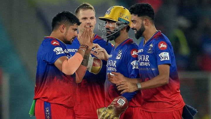 RCB IPL 2025 Mega Auction: आरसीबी ने मेगा ऑक्शन से पहले सिर्फ तीन खिलाड़ियों को रिटेन किया है. वह मेगा ऑक्शन में चार खिलाड़ियों पर खास नजर रख सकती है.