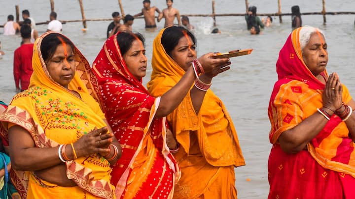 KMDA On Chhath Puja 2024 : দুর্গাপুজো, কালীপুজো পেরিয়ে আজ ও কাল ছটপুজো। ছটপুজো উপলক্ষে রবীন্দ্র ও সুভাষ সরোবরের সামনে বাঁশের ব্যারিকেড, রাস্তায় গার্ডরেল।