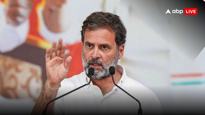 राहुल गांधी ने नागपुर के रेशमबाग इलाके में सुरेश भट्ट हॉल के पास ‘संविधान बचाओ सम्मेमलन’ का आयोजन किया. यह वही जगह है जहां आरएसएस का दफ्तर है.