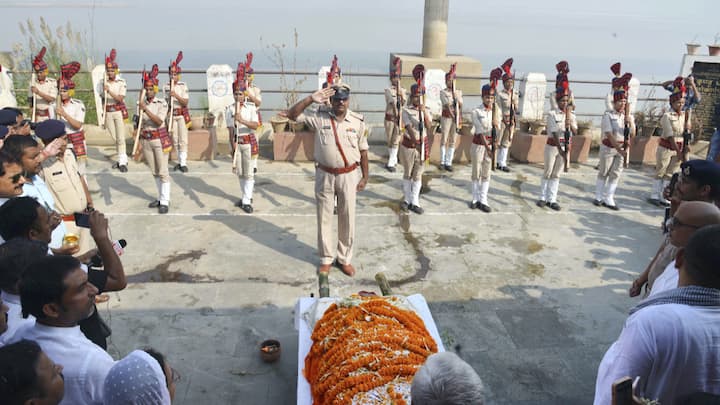 Chief Minister Nitish Kumar had announced that the last rites of Sharda Sinha would be conducted with full state honours.