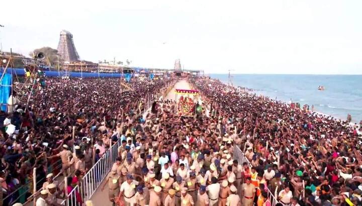 குவிந்த பக்தர்கள்: தலையா.! கடலலையா.!