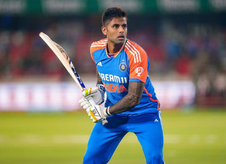 रिंकू सिंगला मधल्या फळीत भारतीय संघासाठी फिनिशर म्हणून भूमिका पार पाडेल. फिरकी गोलंदाज म्हणून अक्षर पटेल संघाचं नेतृत्व करेल. त्यासोबत वरुण चक्रवर्ती देखील असेल. वेगवान गोलंदाजीची जबाबदारी अर्शदीप सिंग आणि आवेश खानवर असेल.