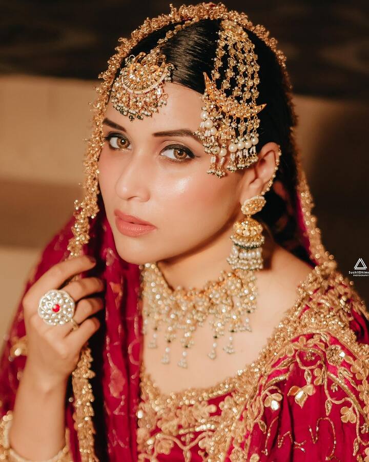 Mannara Chopra has offlate sharing quite some stunning photoshoots on her social media handle.