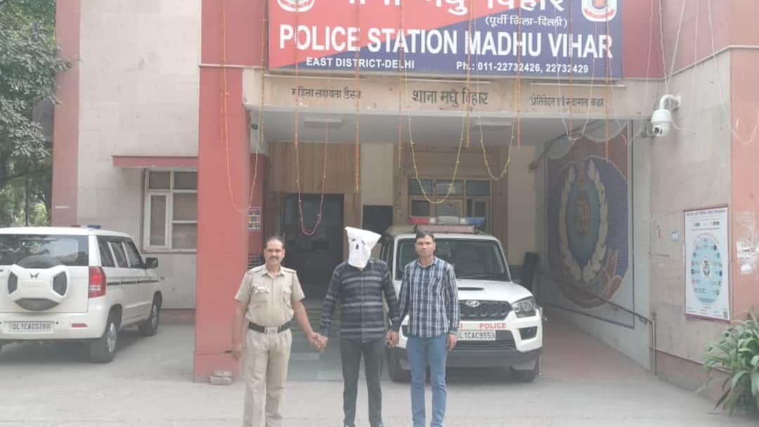 दिल्ली में सट्टा रैकेट का भंडाफोड़, सोशल मीडिया पर चल रहा था अवैध खेल, पुलिस को ऐसे मिली सफलता Delhi Online Betting Racket Busted Accused arrested with cash ANN दिल्ली में सट्टा रैकेट का भंडाफोड़, सोशल मीडिया पर चल रहा था अवैध खेल, पुलिस को ऐसे मिली सफलता