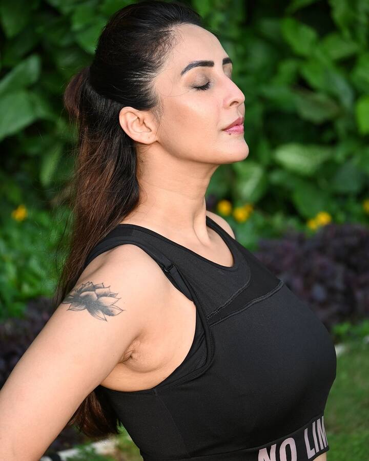 चाहत खन्ना ने टीवी सीरियल 'कुमकुम', 'काजल', 'कुबूल है', 'बड़े अच्छे लगते हैं' में काम किया है। उन्होंने आगे कहा कि ऑनलाइन ट्रोलिंग किसी व्यक्ति के मानसिक स्वास्थ्य और कल्याण को प्रभावित कर सकती है।