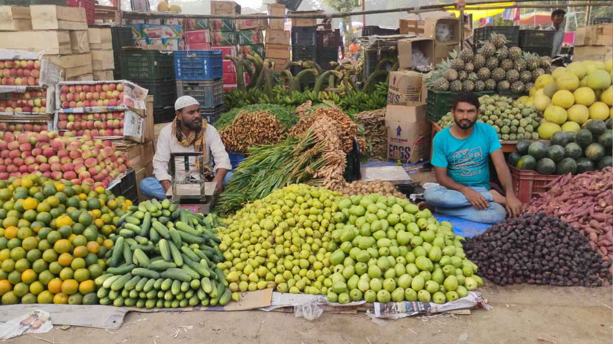 Chhath 2024: लोक आस्था के महापर्व में नहीं दिखी धर्म की दीवार, छठ की खरीदारी में बना रहा आपसी सौहार्द