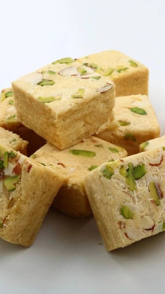 यूपी के इस शहर में मिलती है ये सोने जैसी दिखने वाली मिठाई