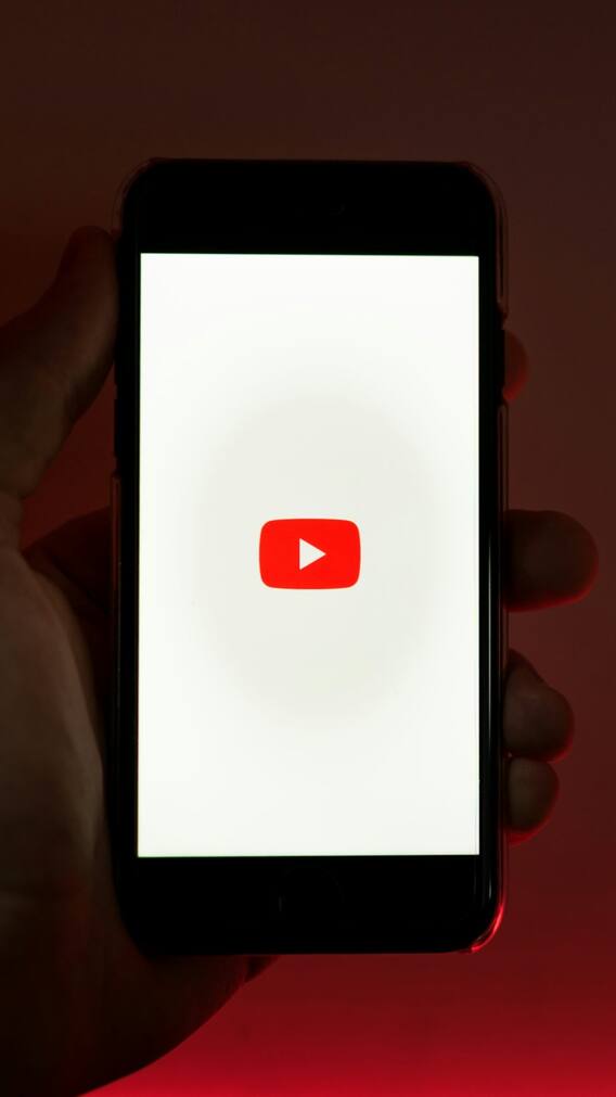 Youtube पर 1 लाख सब्सक्राइबर्स होने के बाद कितनी कमाई होती है?