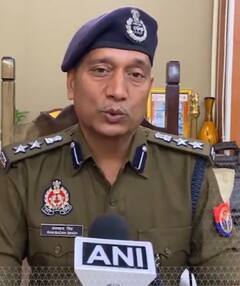 नॉएडा के एक माल में महिला ने कूदकर दे दी जान | ABP Shorts