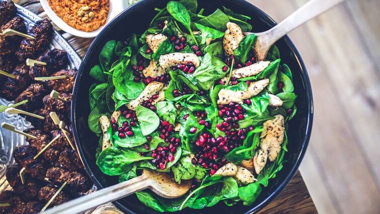 Why Spinach Is The Secret To Healthier, Fuller Hair And It's In Your Fridge Right Now Healthy Hair: தலைமுடி ஆரோக்கியத்தை மேம்படுத்தும் மேஜிக் இருக்கும் உணவு - என்ன தெரியுமா?