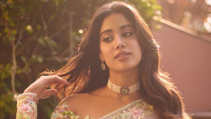 Janhvi Kapoor treated fans with pictures in a pastel pink saree with a floral embroidery design.