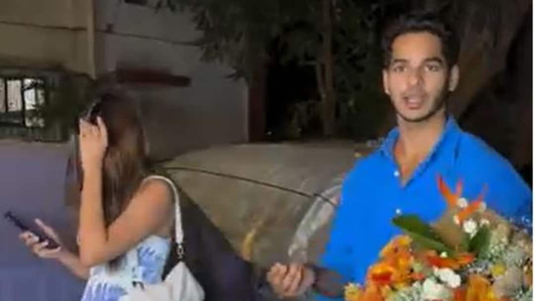 Ishaan Khatter Has An Epic Question For Paps On Getting Spotted With GF Chandni Bainz: 'Kuchh Tracker Laga Ke..' Ishaan Khatter Has An Epic Question For Paps On Getting Spotted With GF Chandni Bainz, See Viral Video Ishaan Khatter Has An Epic Question For Paps On Getting Spotted With GF Chandni Bainz: 'Kuchh Tracker Laga Ke..'