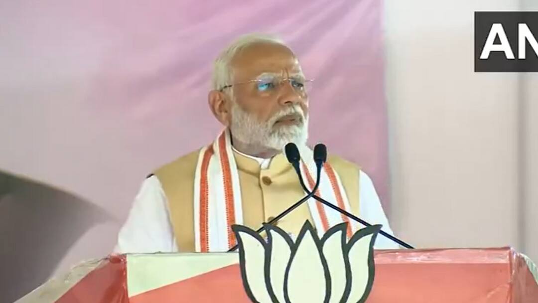 PM Modi speech in Dhule rally talk about Ladki Bahin Maharashtra Development PM Modi in Dhule: लाडक्या बहिणींना साद, विकासाची गाज आणि मराठीचा नाद; पंतप्रधान मोदींचं धुळ्यात जोरदार भाषण