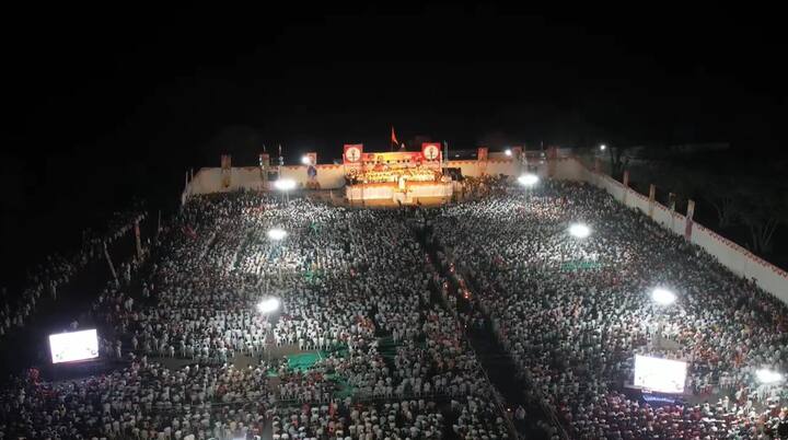 महायुतीने अडीच वर्षं काहीच केलं नाही. जनाधार कमी होत चालल्‍याचे पाहून निवडणुकीच्‍या तोंडावर यांचं बहिणींसाठी प्रेम उफाळून आल्याचं उद्धव ठाकरे म्हणाले.