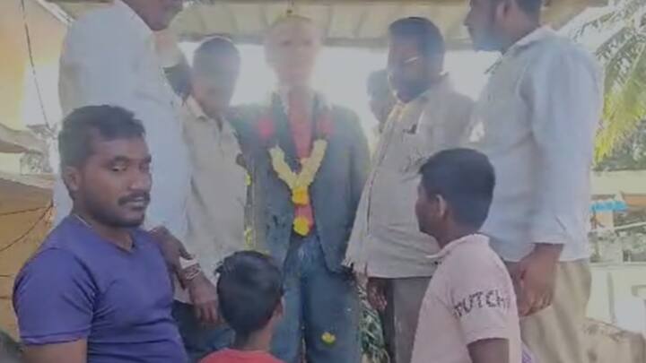 ट्रम्प की यह प्रतिमा अब गांव का एक आकर्षक जगह बन चुकी है, जहां दूर-दूर से लोग इस अनोखे उत्सव और भक्ति को देखने के लिए आते हैं. यह प्रतिमा गांव की पहचान बन गई है और ट्रम्प समर्थकों के लिए प्रेरणा का स्रोत भी.