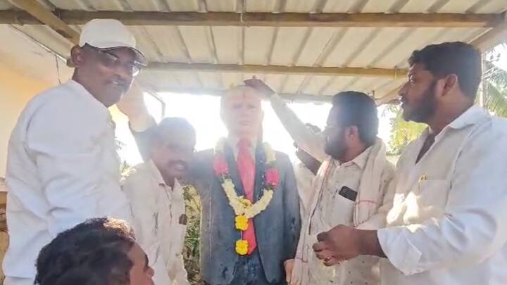 2020 में ट्रम्प की हार के बाद, कृष्णा को गहरा सदमा लगा, जिसके कारण कथित तौर पर हार्ट अटैक के चलते उनका निधन हो गया, गांववालों का मानना है कि ट्रम्प की हार की वजह से उनकी मौत हो गई.