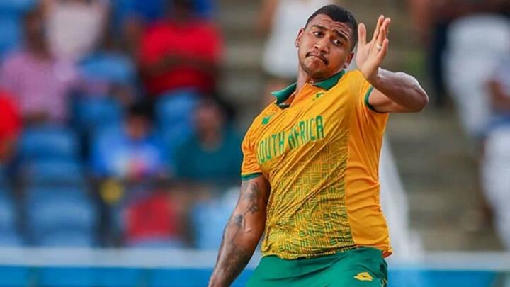 इस ओवर में 2 नो-बॉल, तीन वाइड, एक चौका और एक विकेट भी आया. क्रूगर अभी युवा हैं और दुनिया की नंबर-1 टीम भारत के खिलाफ पहली बार गेंदबाजी कर रहे थे.