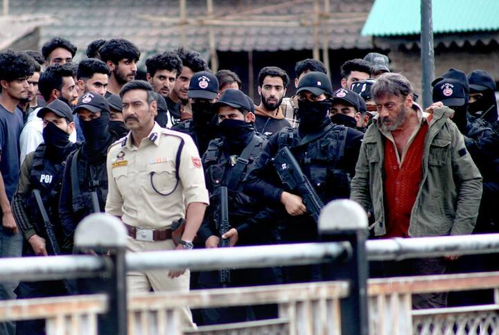 बता दें कि ‘सिंघम अगेन’ 350 करोड़ के भारी भरकम बजट में बनी हैं. ये फिल्म एक हफ्ते बाद भी 200 करोड़ का आंकड़ा नहीं छू पाई है ऐसे में अब सवाल उठ रहे है कि क्या ये फिल्म घटती कमाई के साथ अपनी लागत वसूल कर पाएगी.