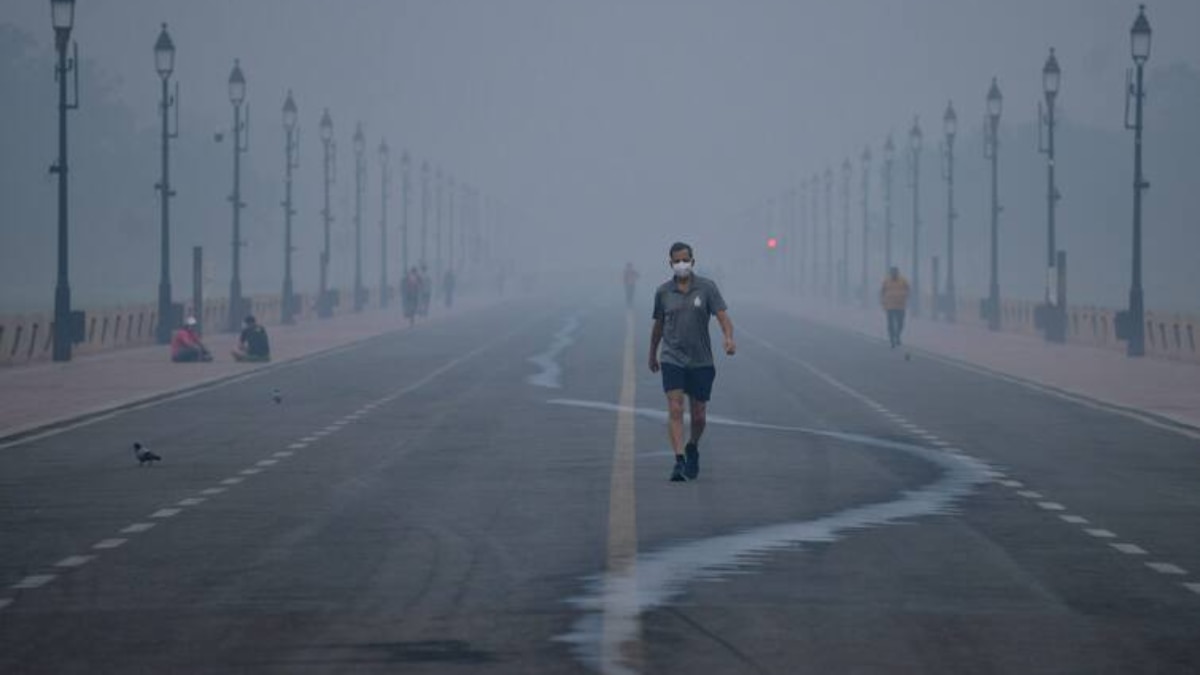 Delhi Pollution: दिल्ली के लोगों को प्रदूषण से राहत नहीं! स्मॉग और धुंध के बीच AQI ‘बेहद खराब’