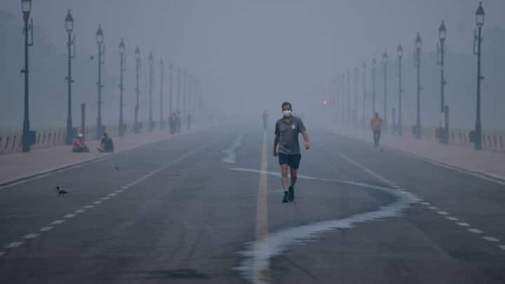 Delhi AQI: मौसम विभाग के अनुसार शुक्रवार को अधिकतम तापमान 33 डिग्री और न्यूनतम तापमान 18 डिग्री रह सकता है. सुबह और रात के समय स्मॉग रहेगा. जबकि एक्यूआई 'बहुत खराब' श्रेणी में है.