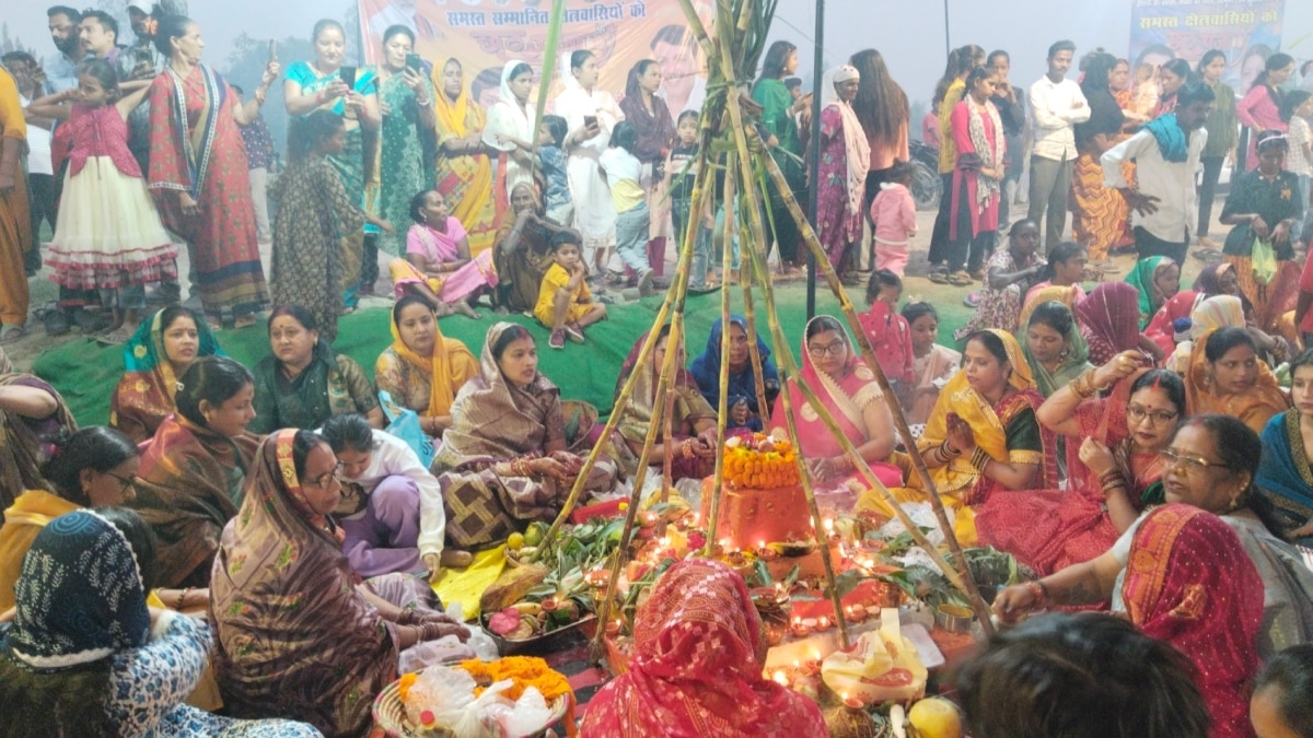 Chhath Puja 2024: देवभूमि उत्तराखंड में मनाया गया छठ महापर्व, उधम सिंह नगर से सामने आईं पूजा-पाठ की तस्वीरें