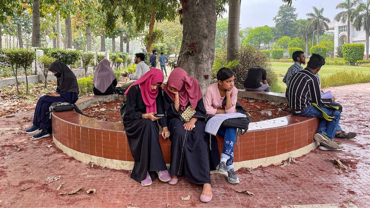 AMU 'Chaman' For Minorities Or For Everyone? A Look At Aligarh Muslim University's Status Since Independence