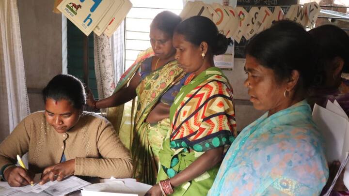 हालांकि सरकार की ओर से यह जानकारी नहीं दी गई है कि महतारी वंदन योजना के लिए दोबारा रजिस्ट्रेशन करने के लिए पोर्टल कब से ओपन किया जाएगा. बता दें फिलहाल प्रदेश की तकरीबन 70 लाख से ज्यादा महिलाओं को इस योजना का लाभ मिल रहा है.