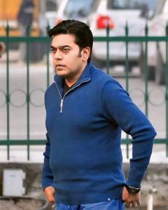 BMW जैसी गाड़ियों से घूमता है बॉलीवुड का ये पॉपुलर विलेन, नेटवर्थ में देता है कई स्टार्स को टक्कर