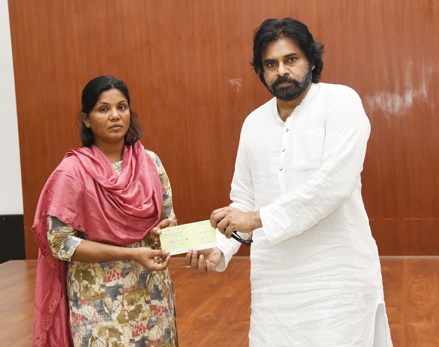 Pawan Kalyan: ఆ కుటుంబాలకు పవన్ కళ్యాణ్ క్షమాపణ, సొంత ట్రస్ట్ నుంచి రూ. 2 లక్షల సాయం