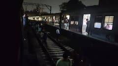 Central Railway : मध्य रेल्वेची वाहतूक विस्कळीत, कुर्ला ते विद्याविहार दरम्यान सिग्नल यंत्रणेत बिघाड, 35 मिनिटांनी वाहतूक पूर्ववत