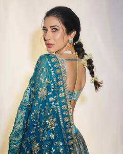 Sophie choudry : ટ્રેડિશનલ લૂકમાં જોવા મળી એક્ટ્રેસ અને સિંગર સૌફી, જુઓ તસવીરો