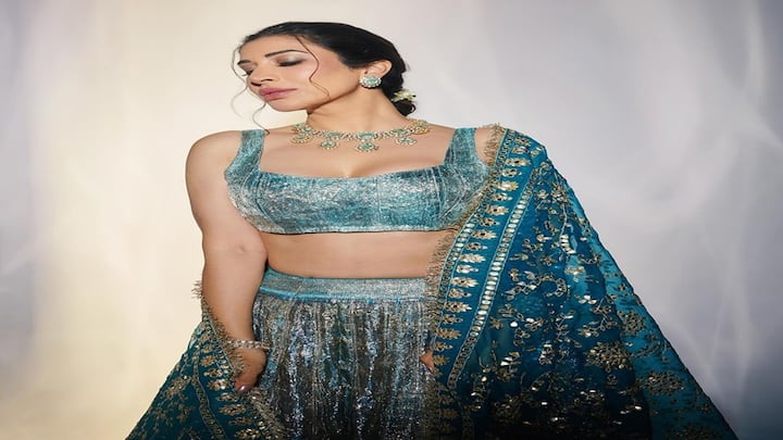 Sophie choudry : ટ્રેડિશનલ લૂકમાં જોવા મળી એક્ટ્રેસ અને સિંગર સૌફી, જુઓ તસવીરો