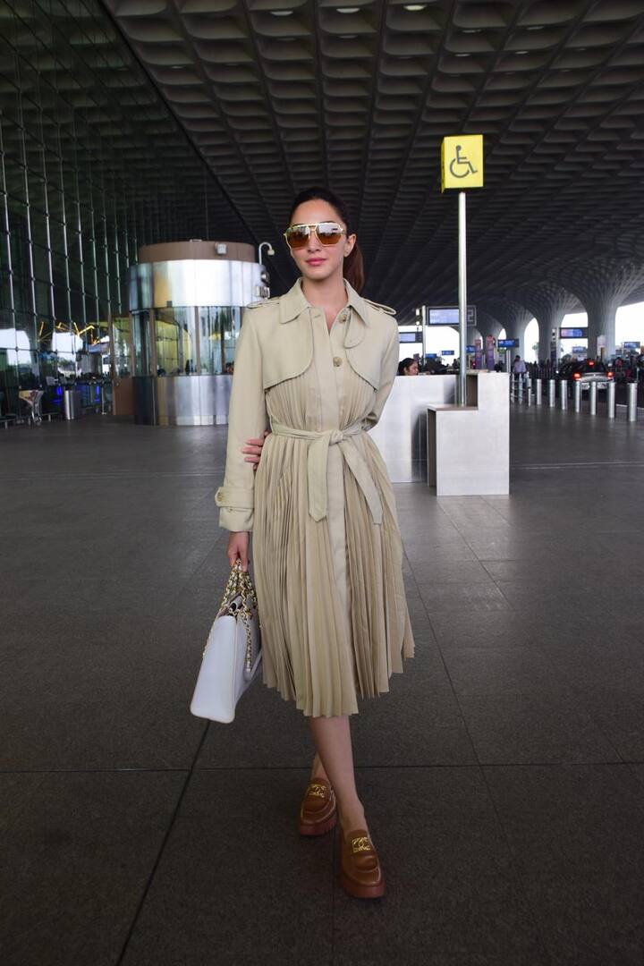 फैंस एक्ट्रेस के स्टाइलिश अंदाज की तारीफ कर रहे हैं.