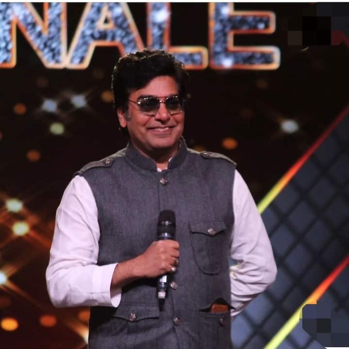 आशुतोष राणा अपने अभी तक के करियर में सिर्फ हिंदी ही नहीं मराठी, तेलेगु, बंगाली और तमिल फिल्मों में भी काम कर चुके हैं. यही वजह है कि आज वो करोड़ों की संपत्ति के मालिक हैं और एक लैविश लाइफ जीते हैं.