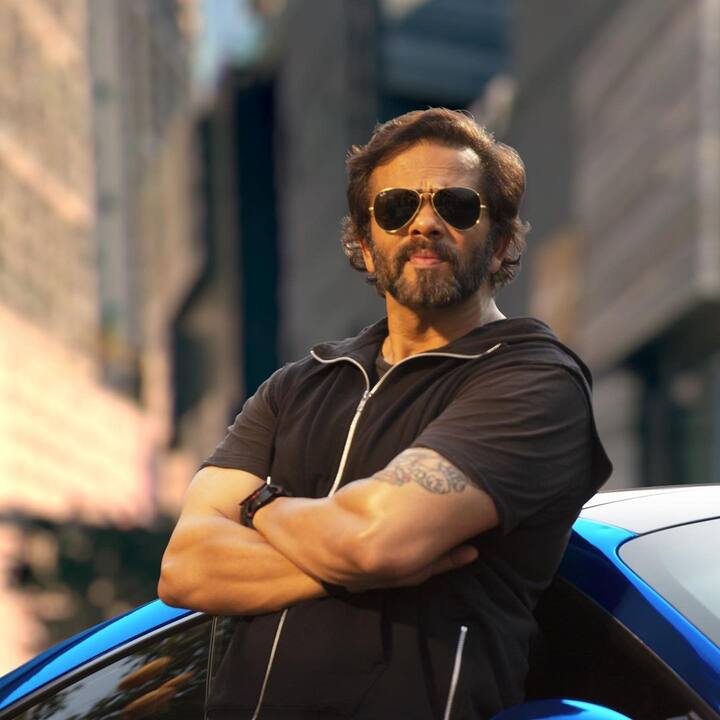 रोहित शेट्टी ने कहा कि शायद इसकी वजह ये हैं कि ये एक्टर्स बेहद इनसिक्योर हैं. शायद वो इस जेनरेशन में पैदा हुए हैं इसकी वजह ये भी हो सकती है. वहीं रोहित शेट्टी की इनसिक्योरिटी वाली बात से करण जौहर ने भी सहमति जताई थी.