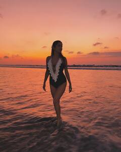 Kate Sharma PHOTO: બ્લેક મોનોકિનીમાં કેટ શર્માએ કેમેરા સામે આપ્યા કિલર પોઝ