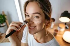 ફાઉન્ડેશન લગાવ્યા પછી પણ ચહેરા પર નથી દેખાતો ગ્લો, શું તમે પણ કરી રહ્યા છો આ ભૂલો?