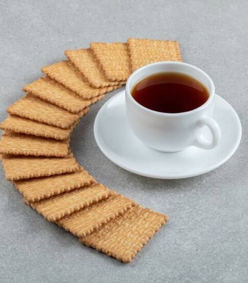 ਪਰ ਸੱਚਾਈ ਇਸ ਤੋਂ ਬਿਲਕੁਲ ਵੱਖਰੀ ਹੈ। ਦਰਅਸਲ, ਰੋਜ਼ਾਨਾ ਬਿਸਕੁਟ ਖਾਣ ਨਾਲ ਤੁਹਾਡੀ ਸਿਹਤ ਨੂੰ ਕਈ ਗੰਭੀਰ ਨੁਕਸਾਨ ਹੋ ਸਕਦੇ ਹਨ।