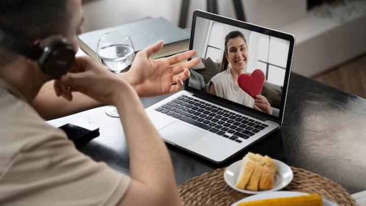 आपको बता दें कि छुट्टी नहीं मिलने की वजह से अदनान मुहम्मद भारत नहीं आ पाए और उन्होंने इसके लिए अलग सा जुगाड़ लगाया.