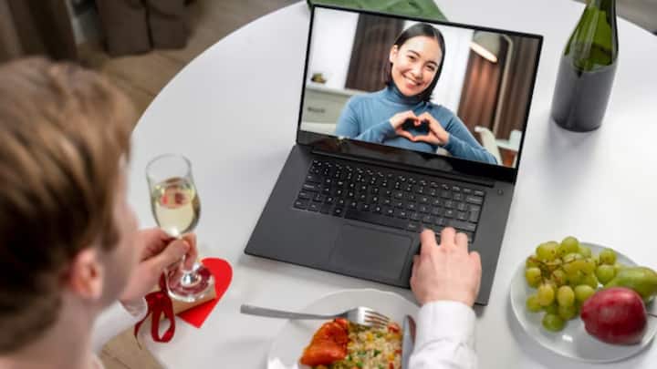 हालांकि, यह पहली बार नहीं है जब किसी जोड़े ने वीडियो कॉल पर शादी की हो. जुलाई 2023 में, हिमाचल प्रदेश में एक और जोड़े ने बाढ़, लगातार बारिश और भूस्खलन के बाद ऑनलाइन शादी की थी.