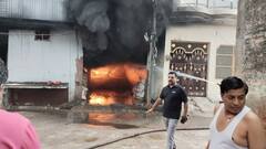 हापुड़ की रिफाइंड तेल के गोदाम में लगी भीषण आग, कोई हताहत नहीं, दमकल की गाड़ियां आग बुझाने में जुटी