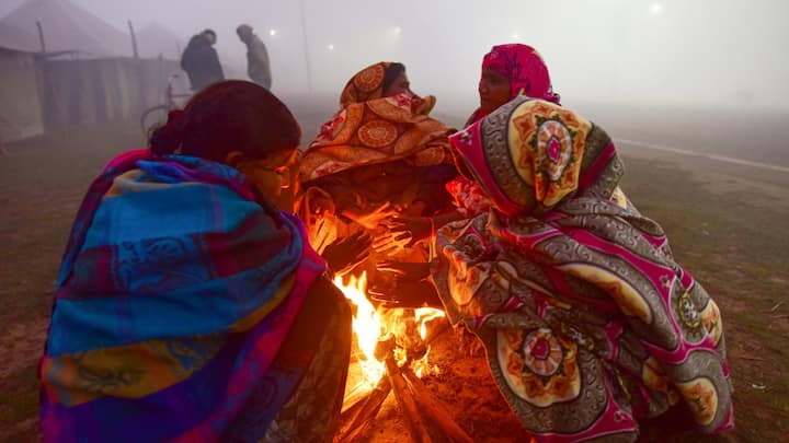 IMD Weather Forecast: नवंबर का आधा महीना बीतने को है और देश के अधिकतर हिस्सों में अभी तक ठंड ने दस्तक नहीं दी है. मौसम विभाग की मानें तो इस बार ठंड देर से शुरू होगी, लेकिन लेट तक रहेगी.