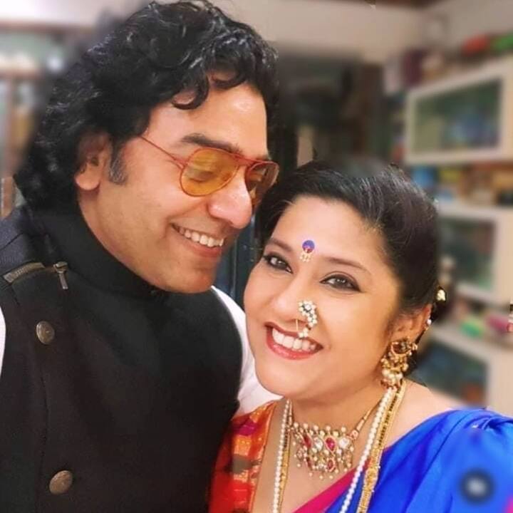 बता दें कि आशुतोष राणा ने एक्ट्रेस रेणुका शहाणे के साथ शादी की है. दोनों अक्सर सोशल मीडिया के जरिए एक दूसरे पर प्यार लुटाते हुए नजर आते हैं.