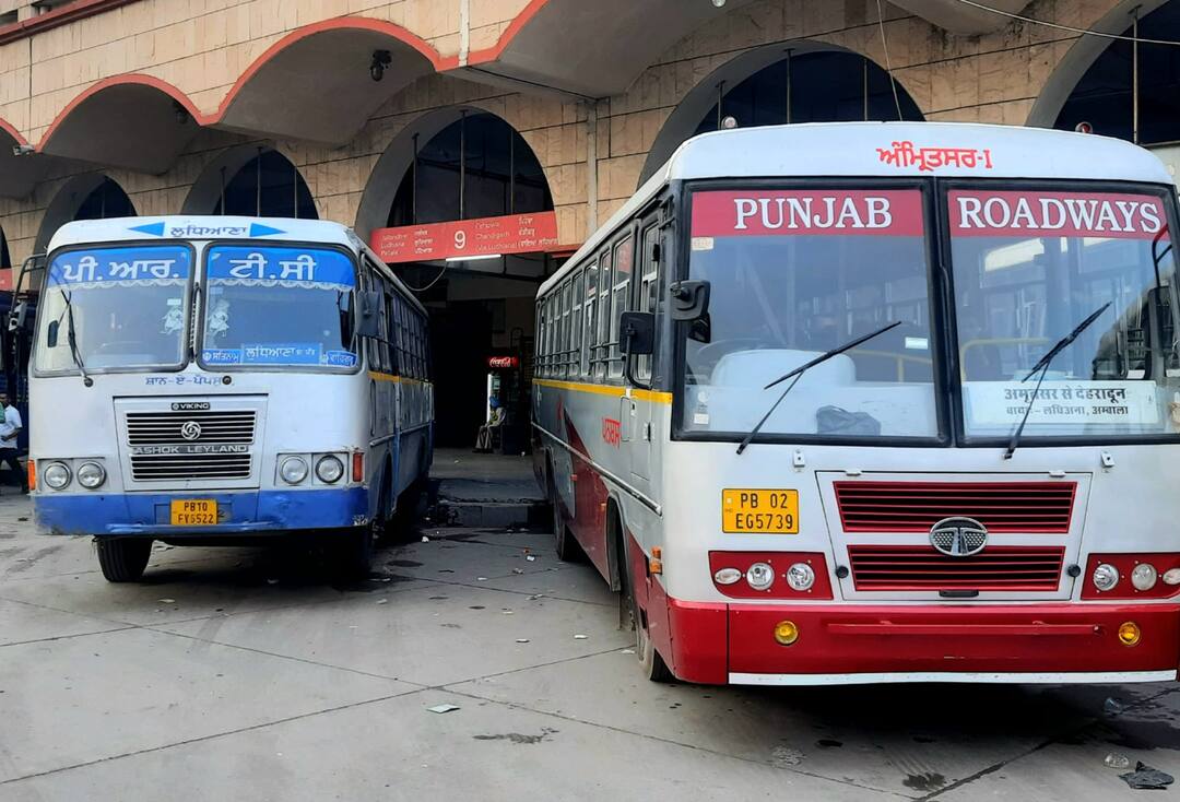 ਹੁਣ PRTC ਬੱਸਾਂ ‘ਚ ਇਕੱਠੇ ਨਹੀਂ ਬੈਠਣਗੇ ਡਰਾਈਵਰ ਤੇ ਕੰਡਕਟਰ, ਹੁਕਮ ਹੋਏ ਜਾਰੀ, ਵਿਰੋਧ ਵੀ ਹੋਇਆ ਸ਼ੁਰੂ, ਦੱਸਿਆ ਤੁਗਲਕੀ ਫਰਮਾਨ Opposition to the order issued on PRTC conductors ਹੁਣ PRTC ਬੱਸਾਂ ‘ਚ ਇਕੱਠੇ ਨਹੀਂ ਬੈਠਣਗੇ ਡਰਾਈਵਰ ਤੇ ਕੰਡਕਟਰ, ਹੁਕਮ ਹੋਏ ਜਾਰੀ, ਵਿਰੋਧ ਵੀ ਹੋਇਆ ਸ਼ੁਰੂ, ਦੱਸਿਆ ਤੁਗਲਕੀ ਫਰਮਾਨ