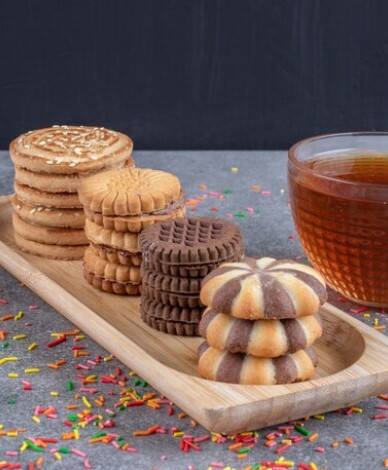 ਅਸੀਂ ਸਾਰੇ ਜਾਣਦੇ ਹਾਂ ਕਿ ਮੈਦਾ ਸਾਡੀ ਸਿਹਤ ਲਈ ਬਹੁਤ ਹਾਨੀਕਾਰਕ ਹੈ। ਅਜਿਹੇ 'ਚ ਜੇਕਰ ਤੁਸੀਂ ਰੋਜ਼ਾਨਾ ਬਿਸਕੁਟ ਖਾਂਦੇ ਹੋ ਤਾਂ ਇਹ ਤੁਹਾਨੂੰ ਗੰਭੀਰ ਨੁਕਸਾਨ ਪਹੁੰਚਾ ਸਕਦਾ ਹੈ, ਕਿਉਂਕਿ ਬਿਸਕੁਟ ਅਤੇ ਕੁਕੀਜ਼ ਬਣਾਉਣ 'ਚ ਮੈਦੇ ਦੀ ਵਰਤੋਂ ਕੀਤੀ ਜਾਂਦੀ ਹੈ, ਜੋ ਸਾਡੀਆਂ ਅੰਤੜੀਆਂ ਲਈ ਨੁਕਸਾਨਦੇਹ ਹੈ।