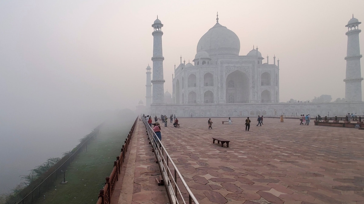 UP Ka Mausam: नवंबर महीने में भी सर्दी गायब, तराई वाले इलाकों में दिखा कोहरा, जानें- कब पड़ेगी कड़ाके की ठंड?