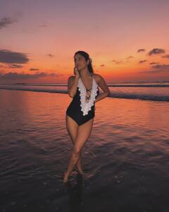 Kate Sharma PHOTO: બ્લેક મોનોકિનીમાં કેટ શર્માએ કેમેરા સામે આપ્યા કિલર પોઝ