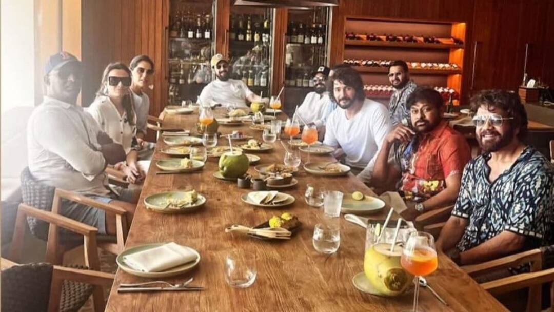 Chiranjeevi Nagarjuna Mahesh Babu Ram Charan chills in Maldives Telugu Stars: మాల్దీవుల్లో తెలుగు స్టార్స్ ఎంజాయ్, నెట్టింట వైరల్ అవుతున్న ఫోటోలు!