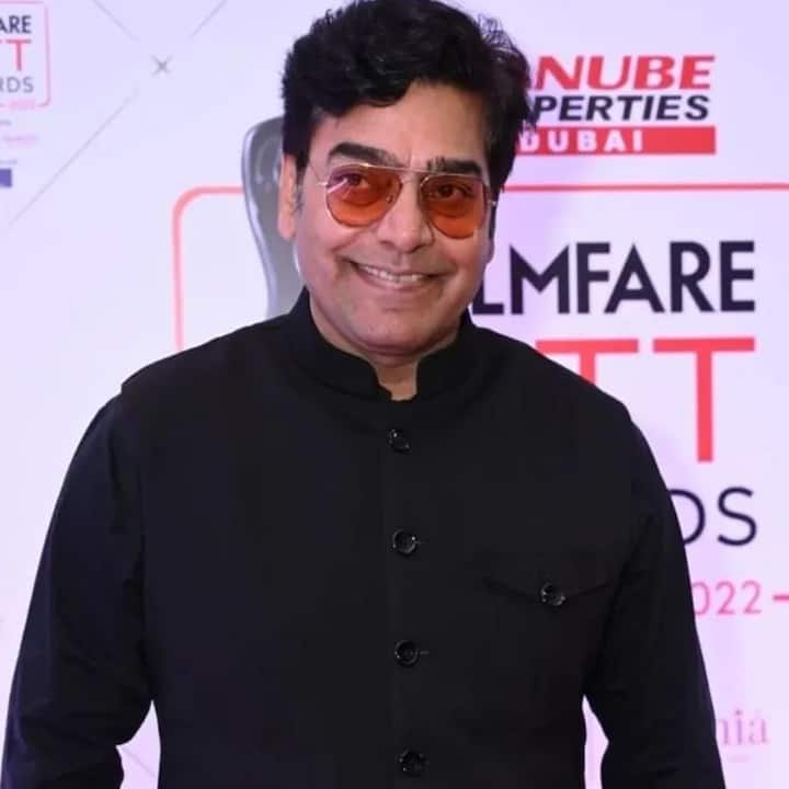 मीडिया रिपोर्ट्स की मानें तो बॉलीवुड का ये पॉपुलर विलेन लगभग 46 करोड़ की संपत्ति का मालिक है. वहीं फिल्मों के अलावा वो ब्रांड एंडोर्समेंट से भी मोटी कमाई करते हैं.