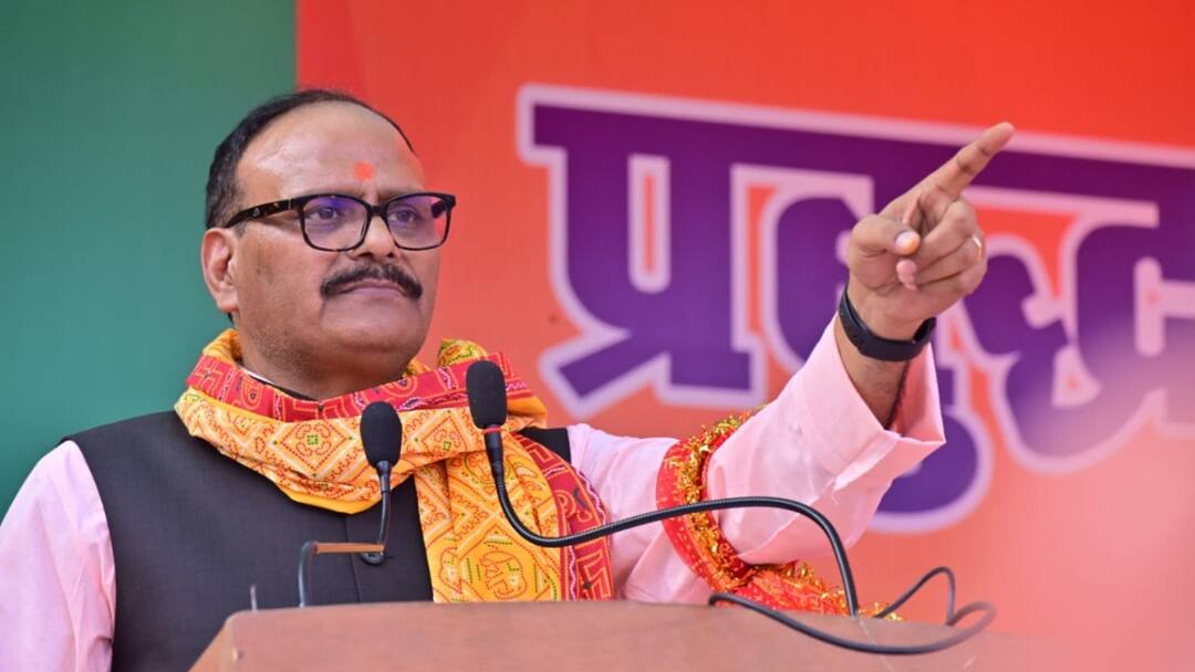 Sitapur News: महिला की नसबंदी का वीडियो वायरल होने पर डिप्टी सीएम ने तुरंत लिया एक्शन, अधिकारियों से तीन दिन में मांगा जवाब Sitapur woman sterilization Video went viral Deputy CM brijesh pathak action officials three days Answer sought Sitapur News: महिला की नसबंदी का वीडियो वायरल होने पर डिप्टी सीएम ने तुरंत लिया एक्शन, अधिकारियों से तीन दिन में मांगा जवाब